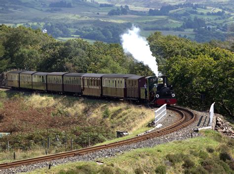 Locomotive LINDA of the Ffestiniog Railway heading towards Tanygrisiau on the loop at Dduallt ...