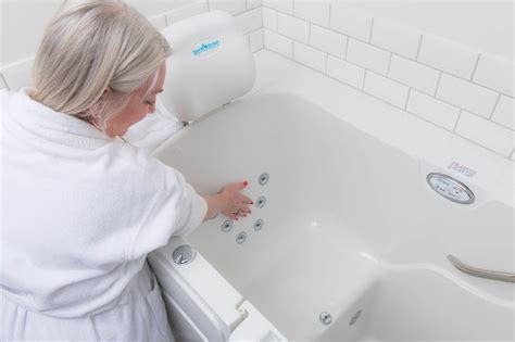 Best Walk-In Tubs for 2019: A Buyer’s Guide – Safe Step Tubs