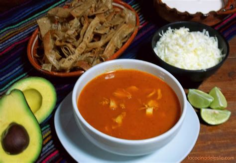 Sopa Azteca {Tortilla Soup} - La Cocina de Leslie