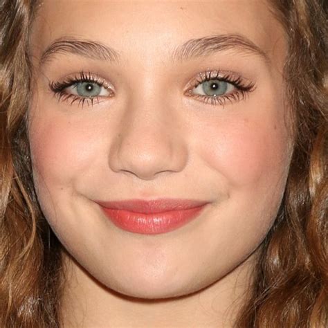 Maddie Ziegler Makeup: Gold Eyeshadow & Peach Lipstick | Steal Her Style