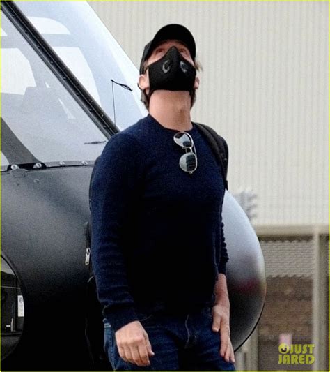 Tom Cruise Wears a Mask for Helicopter Ride in London: Photo 4471527 | Tom Cruise Pictures ...