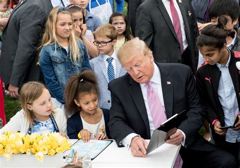 Trump Spends White House Easter Event Updating Kids on His Border Wall | Vanity Fair