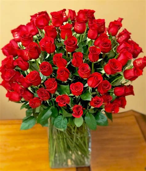 100 Red Roses - Premium Long Stems by VIP Floral Designs