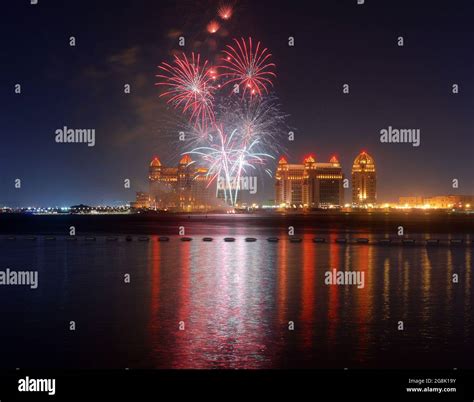 Qatar skyline vector hi-res stock photography and images - Alamy