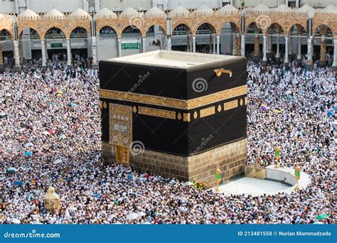 Muslim Pilgrims Revolving Around the Kaaba in Mecca Saudi Arabia ...