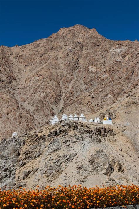 Snow mountain range, Leh Ladakh, India 9588157 Stock Photo at Vecteezy