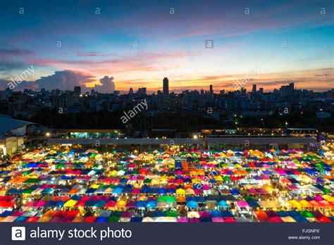 Bangkok Night Market Stock Photos & Bangkok Night Market Stock Images ...