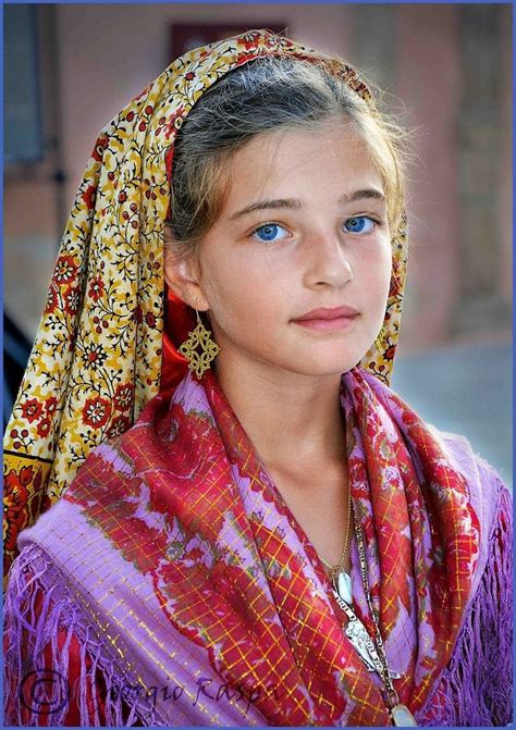 Costumes Around The World, Traditional Modern, Cool Costumes, Hair Wrap, Around The Worlds, Sari ...