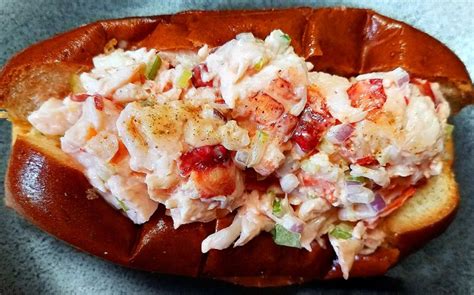 Where to Find the Best Lobster Roll in Boston - New England Today