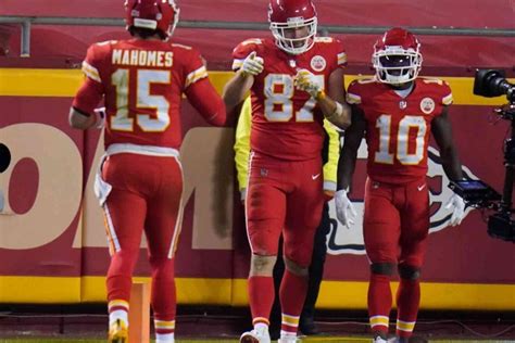 Tyreek Hill jealous of Patrick Mahomes and Travis Kelce's Super Bowl ...