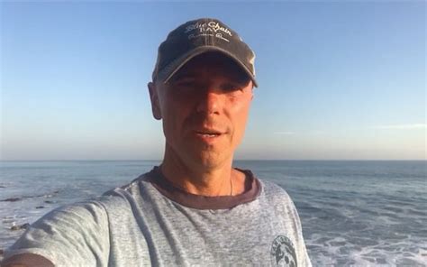 Kenny Chesney Height, Weight, Age, Body Statistics - Healthy Celeb