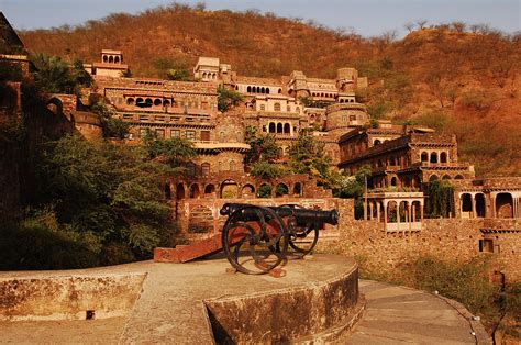 The Famous History of Neemrana - Days Hotel Neemrana