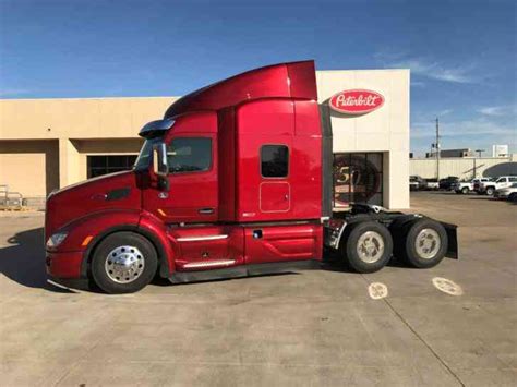 Peterbilt 579 -- (2017) : Sleeper Semi Trucks