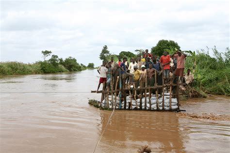 The New Humanitarian | Floods near Jowhar displace hundreds, destroy crops