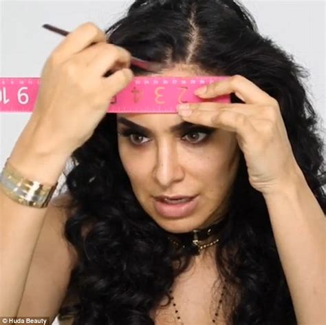 Beauty vlogger Huda Kattan uses a RULER to contour | Daily Mail Online