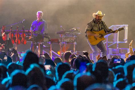 Garth Brooks plays first country concert at Allegiant Stadium | Music ...