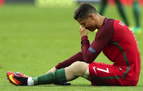 Cristiano Ronaldo suffers heartbreaking injury in Euro 2016 final ...