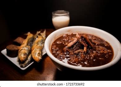 Filipino Food Champorado Chocolate Rice Stock Photo 1723733692 ...