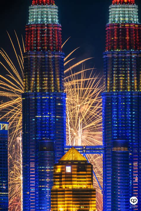 Heartpatrick Urban Exploring: Fireworks at Petronas Twin Towers during ...