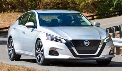 Detailed Review of the Nissan Altima 2022 - Pros& Cons