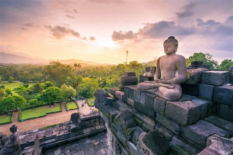 Buddha statue in Borobudur, Buddist Temple in Yogyakarta, Indone - Laura Davis