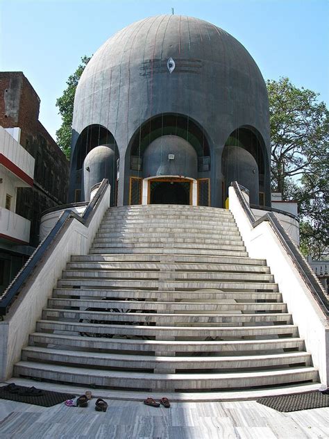 A Shiva Temple In Varanasi India | Travel around the world, Varanasi, Temple architecture