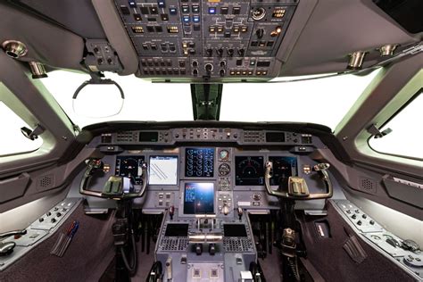 6-Gulfstream-V-SN 681-Cockpit - Mesinger Jet Sales