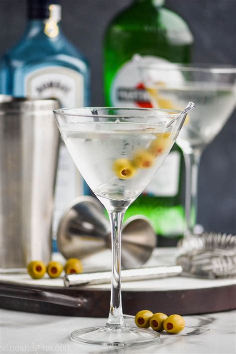 A Gin Martini is a classic cocktail that every at home bartender should ...