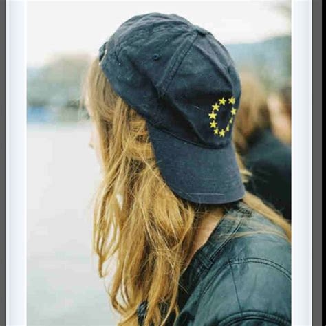 Backwards hat casual | clothess | Pinterest | Baseball hats, Hat hairstyles, Cap girl