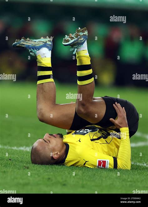 enttŠuscht Donyell Malen of Borussia Dortmund FC Augsburg - Borussia ...