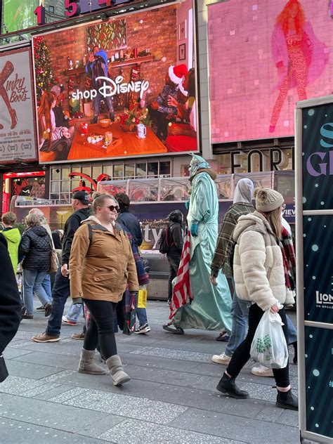 nyc times square 10 foot tall statue of liberty – Field Street Forum