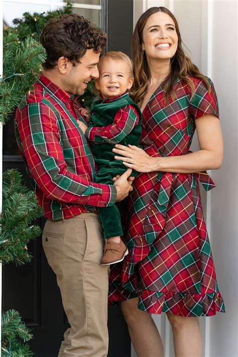 Mandy Moore Shares Last Family Photo of 3 for New Holiday Campaign ...