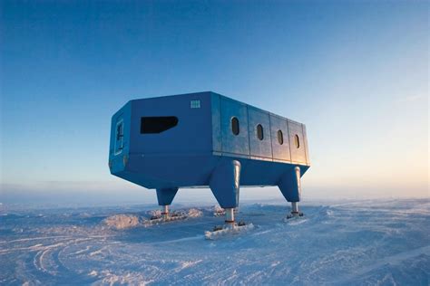 Antarctic research base : pics