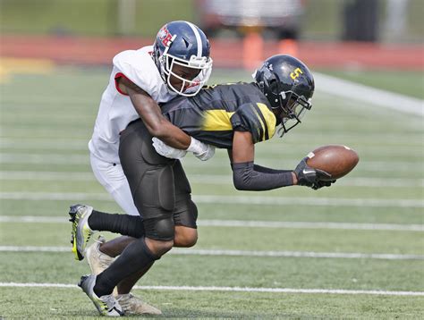 ‘Stout’ defense leads Institute of Technology Central football to win ...