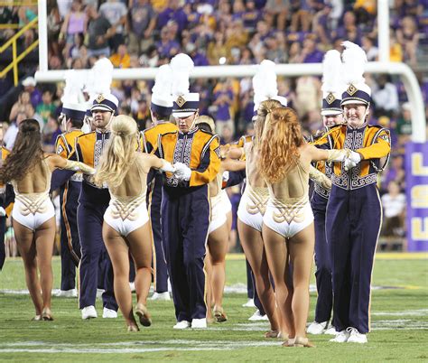 SELU LSU 9718 130 | LSU Tiger Band and Golden Girls, halftim… | Flickr