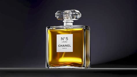 Chanel N5 Perfume Bottle with Studio 3D model | CGTrader