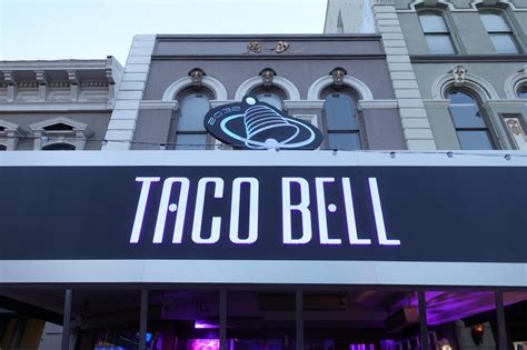 Taco Bell Built Its Demolition Man Restaurant At Comic-Con, And It Was Amazing - GameSpot