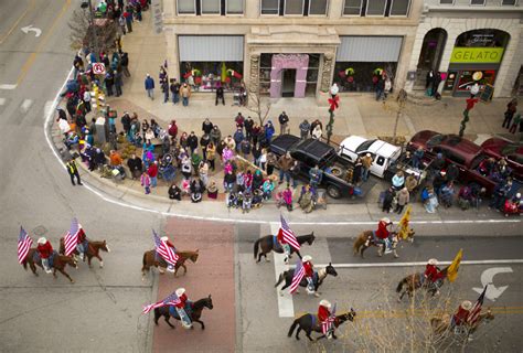 Photo gallery: 2016 Old Fashioned Christmas Parade | News, Sports, Jobs - Lawrence Journal-World ...