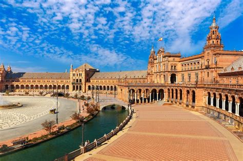 Premium Photo | Plaza de espana at sunny day in seville, spain