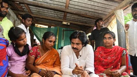 Download Janasena Party Pawan Kalyan With Women Wallpaper | Wallpapers.com