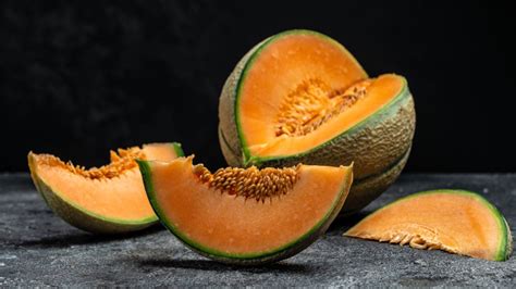 Know the benefits of muskmelon seeds | HealthShots