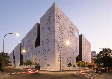 Middle East Modernism: 7 Projects Reimagining Traditional Islamic Architecture