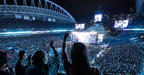 Country legend George Strait packs Lumen Field for rare Seattle concert ...