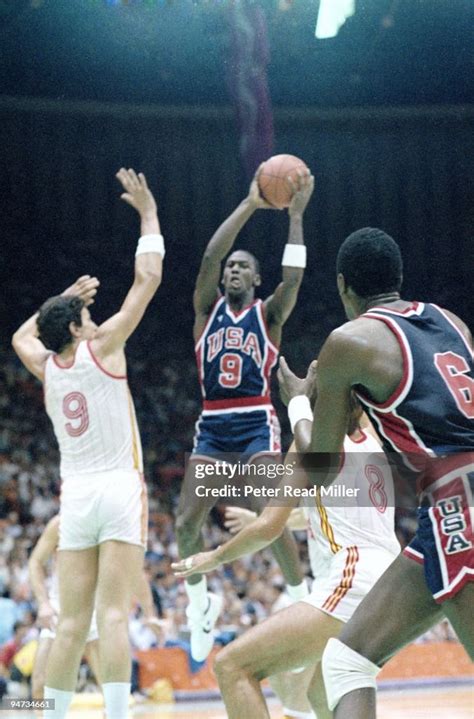 USA Michael Jordan in action, vs Spain during Men's Gold Medal Game ...