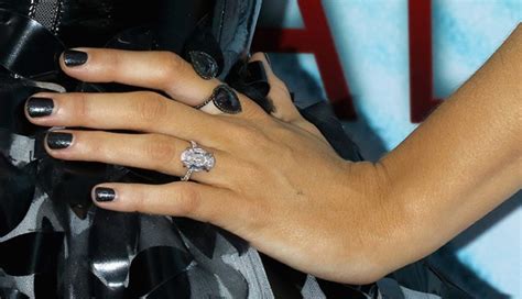 All the Details on Blake Lively's Engagement Ring - PureWow