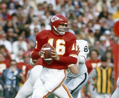 Len Dawson, Kansas City Chiefs quarterback and broadcasting legend, dies at 87