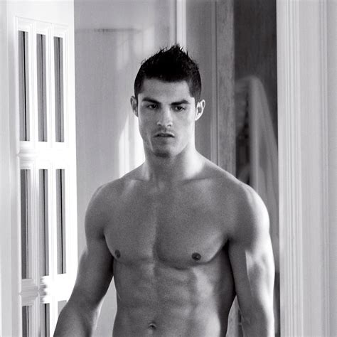 Total 65+ imagen cristiano ronaldo armani commercial - Viaterra.mx