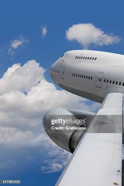 Boeing 747 Landing Photos and Premium High Res Pictures - Getty Images