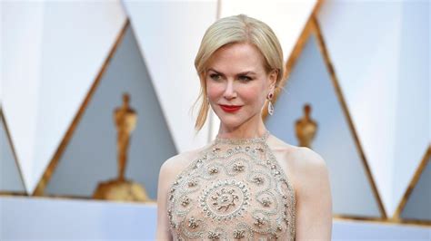 Nicole Kidman roasted on social media for strange clapping at Oscars ...