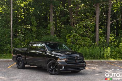 2015 RAM 1500 Black Sport Crew Cab Review | Car Reviews | Auto123